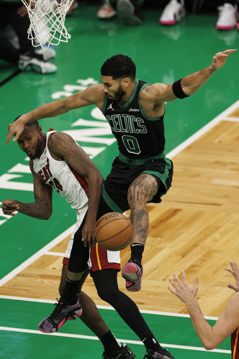 清晨体能课后，波士顿凯尔特人更衣室发声备战欧篮联，管理层满意，身体对抗强度拉满